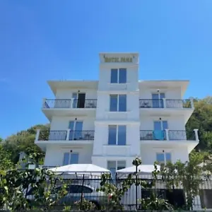 Hotel Fama, Škalngur